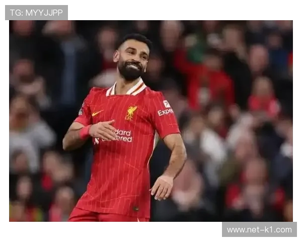 孙兴慜与萨拉赫在反击推进中出现角色分化：前者更倚重边路内切，后者趋向中路终结