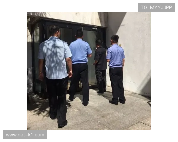 庞伟训练完回家直接睡车库，老婆说他比狗还难叫醒